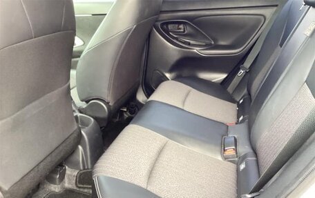 Toyota Yaris Cross, 2022 год, 1 420 000 рублей, 13 фотография