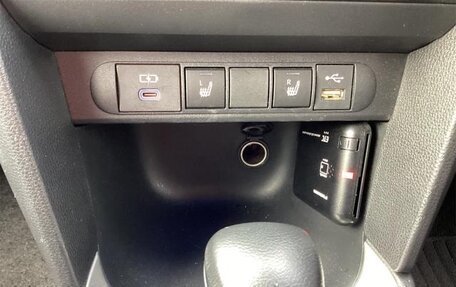 Toyota Yaris Cross, 2022 год, 1 420 000 рублей, 11 фотография