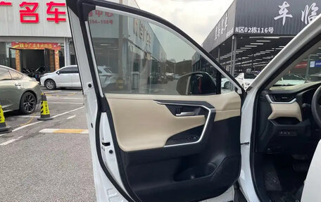 Toyota RAV4, 2022 год, 3 356 000 рублей, 5 фотография