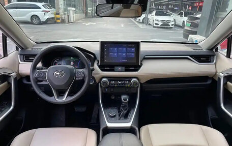 Toyota RAV4, 2022 год, 3 356 000 рублей, 9 фотография