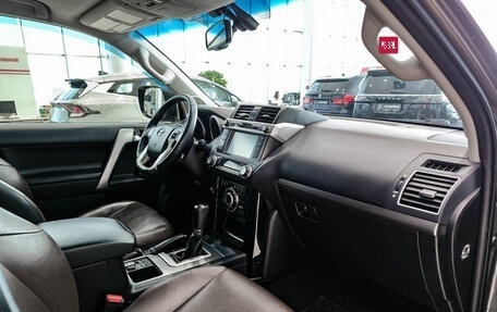 Toyota Land Cruiser Prado 150 рестайлинг 2, 2016 год, 4 250 000 рублей, 11 фотография