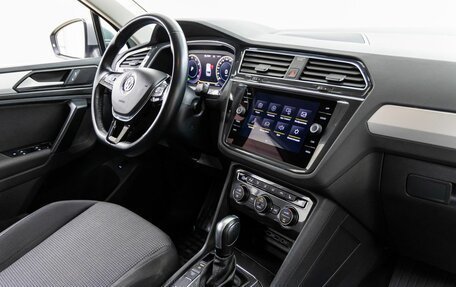 Volkswagen Tiguan II, 2019 год, 2 558 000 рублей, 27 фотография