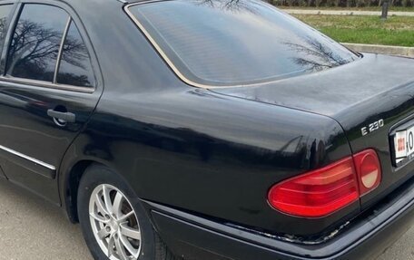 Mercedes-Benz E-Класс, 1995 год, 300 000 рублей, 9 фотография