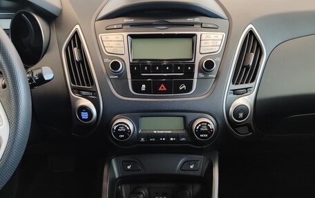 Hyundai Tucson III, 2010 год, 1 095 000 рублей, 14 фотография