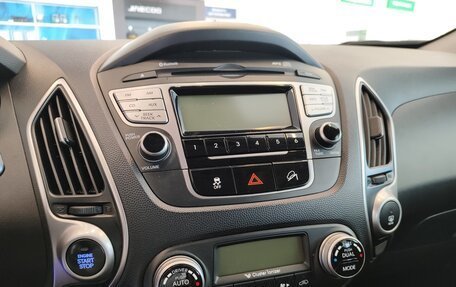 Hyundai Tucson III, 2010 год, 1 095 000 рублей, 19 фотография