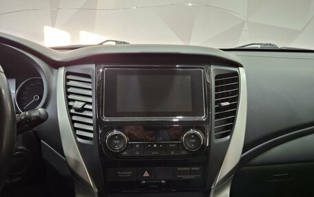 Mitsubishi Pajero Sport III рестайлинг, 2017 год, 3 150 000 рублей, 13 фотография