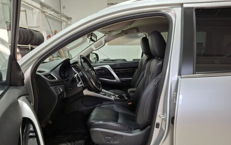Mitsubishi Pajero Sport III рестайлинг, 2017 год, 3 150 000 рублей, 17 фотография
