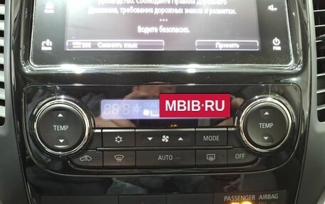 Mitsubishi Pajero Sport III рестайлинг, 2017 год, 3 150 000 рублей, 15 фотография