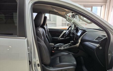 Mitsubishi Pajero Sport III рестайлинг, 2017 год, 3 150 000 рублей, 29 фотография