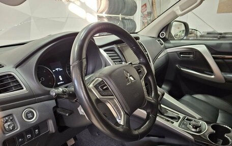 Mitsubishi Pajero Sport III рестайлинг, 2017 год, 3 150 000 рублей, 23 фотография