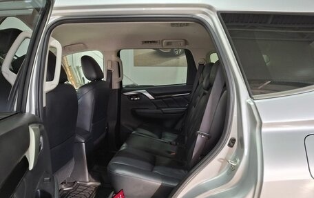 Mitsubishi Pajero Sport III рестайлинг, 2017 год, 3 150 000 рублей, 25 фотография