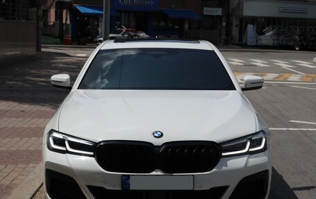 BMW 5 серия, 2022 год, 3 745 000 рублей, 2 фотография