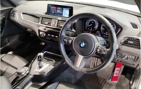 BMW 1 серия, 2018 год, 1 350 000 рублей, 12 фотография