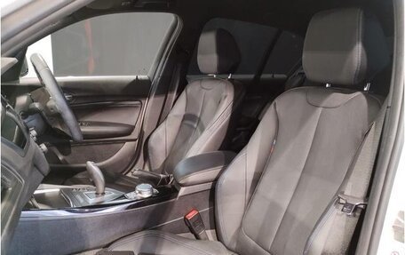 BMW 1 серия, 2018 год, 1 350 000 рублей, 30 фотография