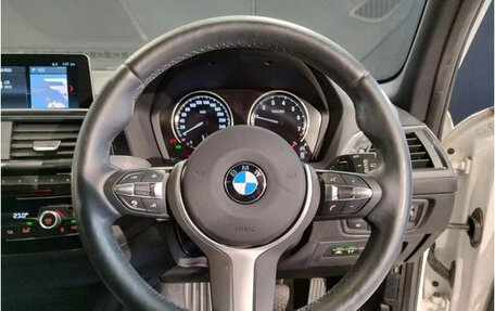 BMW 1 серия, 2018 год, 1 350 000 рублей, 28 фотография