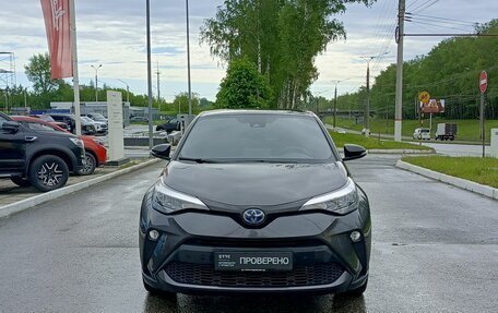 Toyota C-HR I рестайлинг, 2022 год, 3 157 900 рублей, 2 фотография