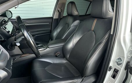 Toyota Camry, 2019 год, 2 800 000 рублей, 10 фотография
