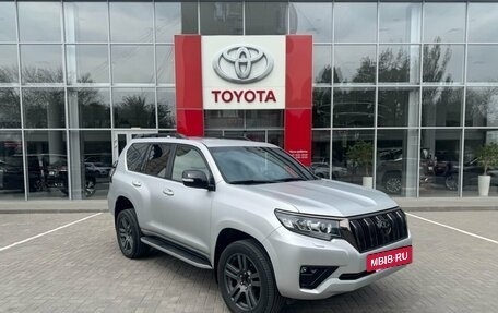 Toyota Land Cruiser Prado 150 рестайлинг 2, 2020 год, 6 400 000 рублей, 4 фотография