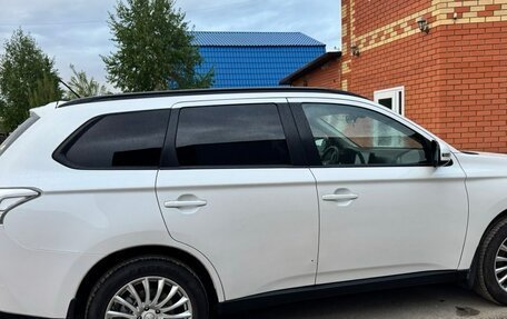 Mitsubishi Outlander III рестайлинг 3, 2013 год, 1 560 000 рублей, 5 фотография
