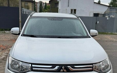Mitsubishi Outlander III рестайлинг 3, 2013 год, 1 560 000 рублей, 4 фотография