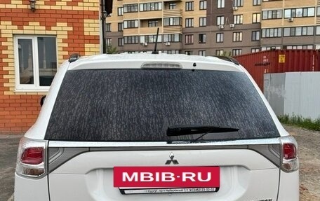 Mitsubishi Outlander III рестайлинг 3, 2013 год, 1 560 000 рублей, 3 фотография
