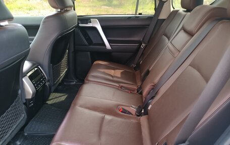 Toyota Land Cruiser Prado 150 рестайлинг 2, 2017 год, 3 850 000 рублей, 10 фотография