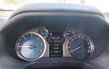 Toyota Land Cruiser Prado 150 рестайлинг 2, 2017 год, 3 850 000 рублей, 6 фотография