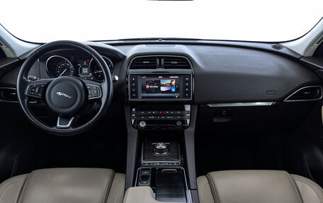 Jaguar F-Pace, 2017 год, 2 650 000 рублей, 14 фотография