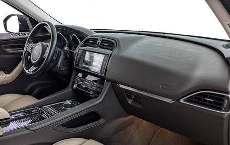 Jaguar F-Pace, 2017 год, 2 650 000 рублей, 13 фотография