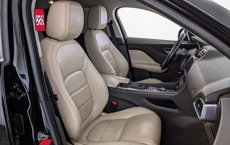 Jaguar F-Pace, 2017 год, 2 650 000 рублей, 23 фотография