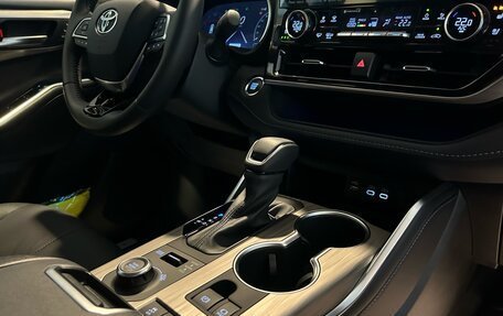 Toyota Highlander, 2025 год, 6 300 000 рублей, 25 фотография