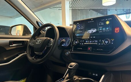 Toyota Highlander, 2025 год, 6 300 000 рублей, 26 фотография