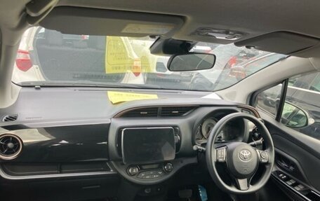 Toyota Vitz, 2019 год, 1 370 000 рублей, 5 фотография