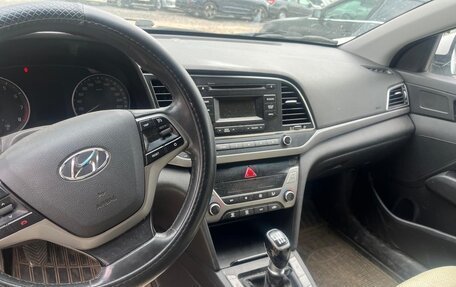 Hyundai Elantra VI рестайлинг, 2018 год, 1 100 000 рублей, 7 фотография