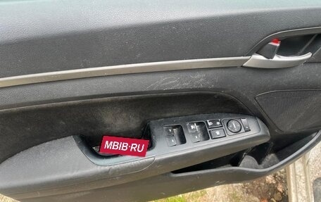 Hyundai Elantra VI рестайлинг, 2018 год, 1 100 000 рублей, 9 фотография