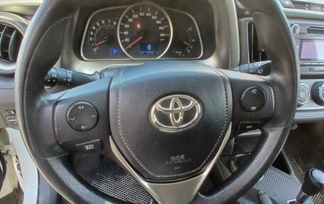 Toyota RAV4, 2015 год, 2 050 000 рублей, 11 фотография