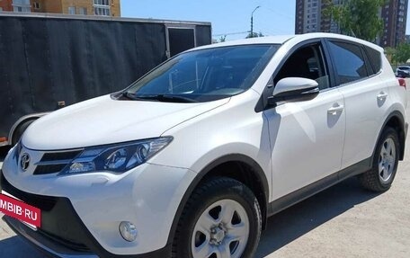 Toyota RAV4, 2015 год, 2 050 000 рублей, 4 фотография