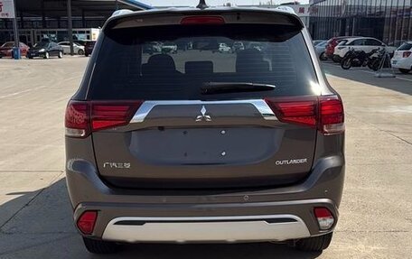 Mitsubishi Outlander III рестайлинг 3, 2021 год, 1 750 200 рублей, 5 фотография