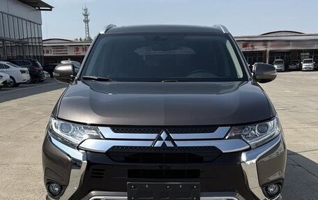 Mitsubishi Outlander III рестайлинг 3, 2021 год, 1 750 200 рублей, 2 фотография