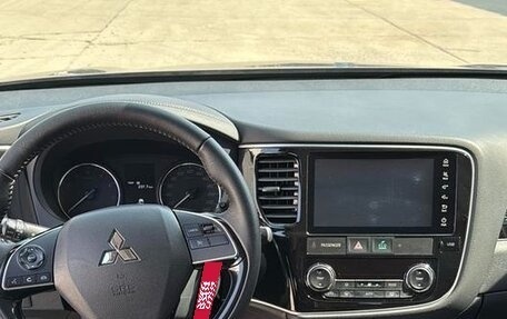 Mitsubishi Outlander III рестайлинг 3, 2021 год, 1 750 200 рублей, 8 фотография