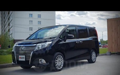 Toyota Esquire I, 2017 год, 2 400 000 рублей, 2 фотография