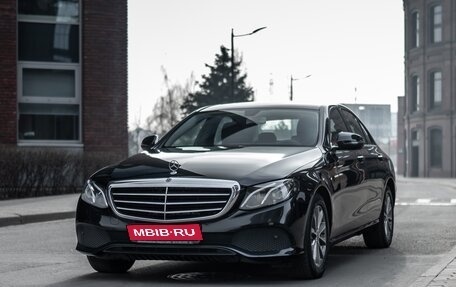 Mercedes-Benz E-Класс, 2019 год, 3 300 000 рублей, 1 фотография