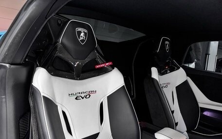 Lamborghini Huracán, 2022 год, 32 990 000 рублей, 6 фотография
