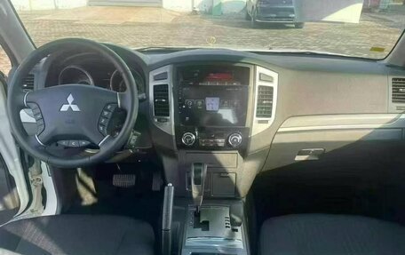 Mitsubishi Pajero IV, 2021 год, 4 300 000 рублей, 9 фотография