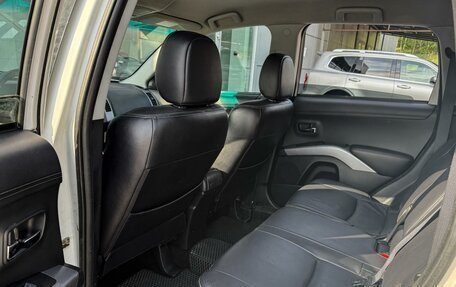 Mitsubishi Outlander III рестайлинг 3, 2010 год, 885 000 рублей, 11 фотография