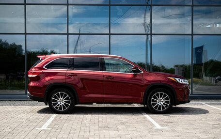 Toyota Highlander III, 2019 год, 3 900 000 рублей, 8 фотография