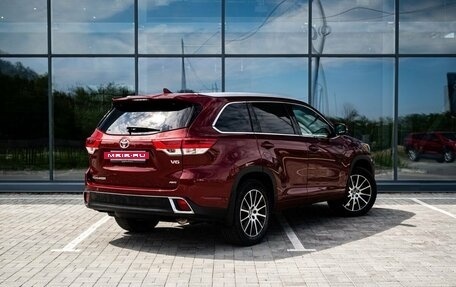 Toyota Highlander III, 2019 год, 3 900 000 рублей, 2 фотография