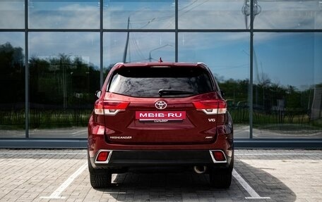 Toyota Highlander III, 2019 год, 3 900 000 рублей, 4 фотография
