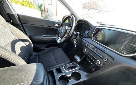 KIA Sportage IV рестайлинг, 2020 год, 2 300 000 рублей, 25 фотография