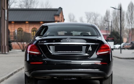 Mercedes-Benz E-Класс, 2019 год, 3 300 000 рублей, 3 фотография